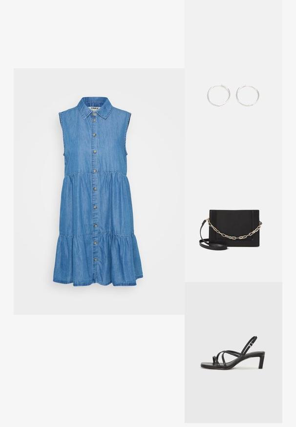 Sukienka dżinsowa bez rękawów z kołnierzykiem, z przodu zapinana na guziki, z falbanami i jasnoniebieskim materiałem. Gładka tekstura i casualowy styl.; Czarne sandały na obcasie z prostokątnym noskiem i niskim słupkowym obcasem. Posiadają wiele cienkich pasków i regulowany pasek na kostkę. Wykonane z gładkiej skóry.; Czarna skórzana torebka typu crossbody z gładką teksturą, prostokątnym kształtem oraz metalowym detalem w postaci łańcuszka z przodu. W zestawie regulowany pasek.; Srebrne kolczyki w kształcie obręczy o gładkim, okrągłym designie, charakteryzujące się gładką powierzchnią i brakiem widocznych ozdób. Średnica nieokreślona.