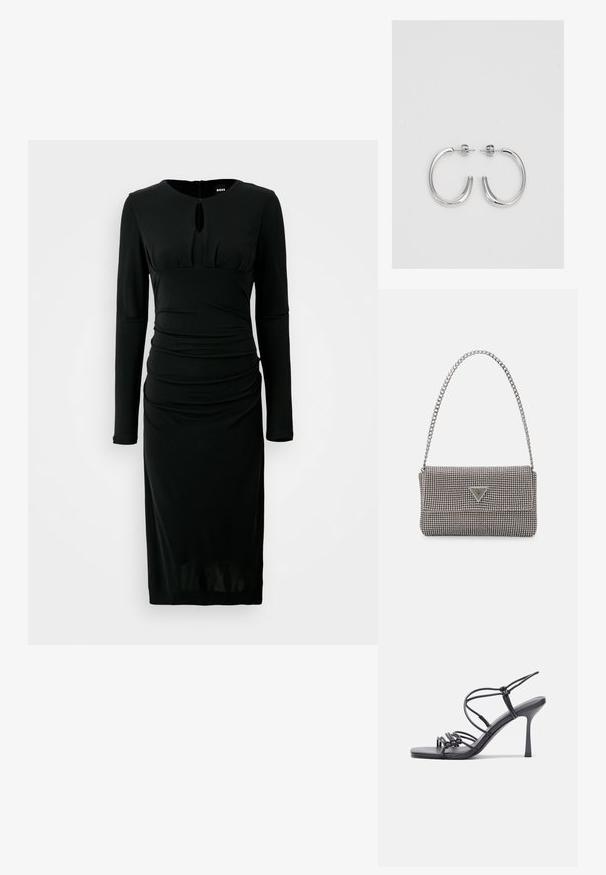 Črna obleka z dolgimi rokavi, okroglo ovratnikom in odprtino v obliki ključavnice. Ima stransko gubanje, tesno prilegajočo zasnovo in dolžino do kolen.; Črne visoke sandale na peto imajo tanke naramnice z vozlom, gladek kvadratni toe in eleganten stiletto peto.; Svetlo siva kovinska torbica z verižnim ročajem, okrašena z majhnimi okroglimi kovinskimi bleščicami in trikotnim logotipom blagovne znamke.; Srebrne obročaste uhane z gladko, sijočo površino. Zaobljena oblika, lahka zasnova, z zapiranjem na zatič.