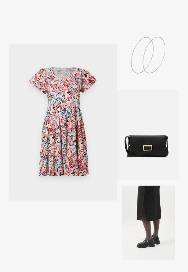 Kratkoročna, obleka z V-izrezom in bež ozadjem, okrašena z živahnim paisley vzorcem v rdeči, modri in črni barvi, z nagrmadenjem na pasu.; Črne usnjene čevlje s zaobljenim prstom, debelim blokastim petama in elastičnimi stranskimi detajli, v kombinaciji s temno nogavicami in črno krilo z razporkom.; Črna usnjena torbica na preklop z zlato kovinsko zaponko. Vključuje črn trak in eleganten, minimalističen dizajn.; Srebrne uhane v obliki obroča z minimalističnim dizajnom. Krožna oblika, gladka tekstura in tanek profil. Lahki s poliranim zaključkom.