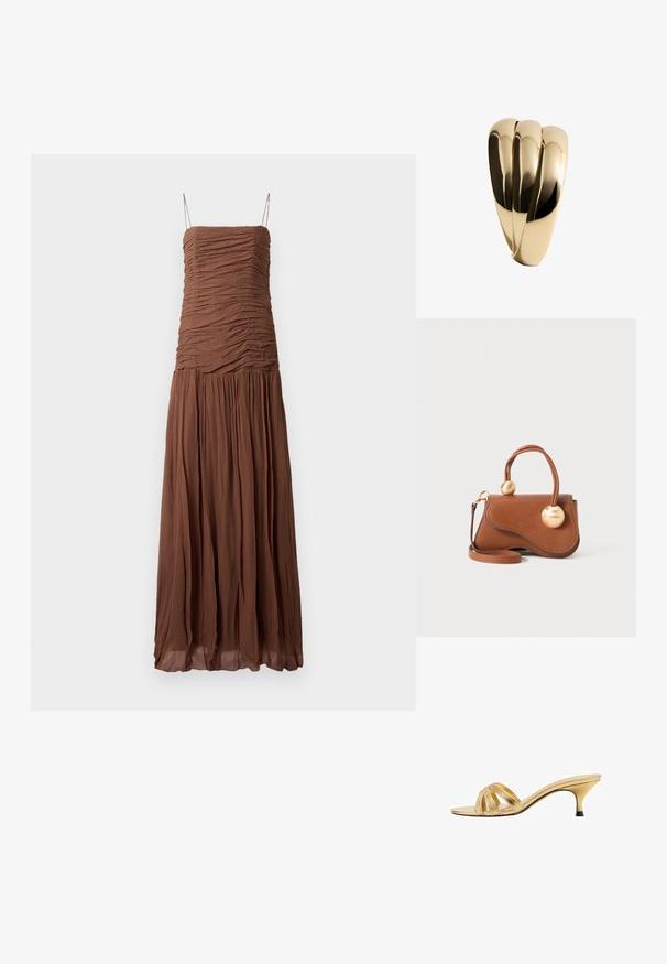 Bruine maxi-jurk van textuurstof. Kenmerkt een geraffineerde romp en een vloeiende rok, met dunne verstelbare bandjes en een rechte halslijn.; Gouden metallic hoge hakken mules met drie gekruiste banden, een taps toelopende neus en een zwarte accent op de slanke hak. Glanzende afwerking.; Bruine leren handtas met een golvende uitstraling, voorzien van twee ronde gouden accenten en een afneembare schouderriem voor veelzijdig dragen.; Mango Armband - gold-coloured