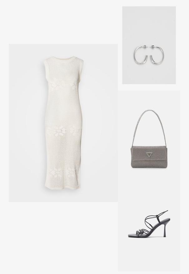 Pikk, valge, ilma varrukateta kleit, mis on valmistatud avatud kudumise materiaalist, millel on lillemustrid vööl. Sirge lõikega siluett.; Mustad musta värvi kontsandaalid on varustatud peente rihmadega, millel on sõlmekujundus, siledad ruudukujulised varbad ja stiilne stilettokonts.; Helehall metallik handbags, millel on kett, kaunistatud väikeste ümmarguste metallist õmblustega ja kolmnurkse brändi logoga.; Hõbedased rõngaskõrvarõngad, millel on sile ja läikiv pind. Ümar kuju, kerge disain, millel on post-tagumise kinnituse süsteem.