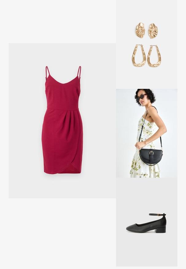 Červené šaty do tlače s tenkými nastaviteľnými ramienkami, výstrihom do V a nariasením v páse, so zavinovacím dizajnom na okraji.; Čierne kožené lodičky s špicatou špičkou a nízkym blokovým podpätkom. Obsahuje remienok okolo členka so zlatým prackou. Hladký povrch.; Čierna kožená kabelka s zaobleným tvarom, odnímateľným popruhom a zlatými doplnkami. Kabelka má klopu s detailom s prackou.; Náušnice v zlatej farbe s textúrovanými, vlnitými tvarmi. Obsahujú sochárske klipsové náušnice a otvorený tvar krúžku s kladivkovým povrchom.