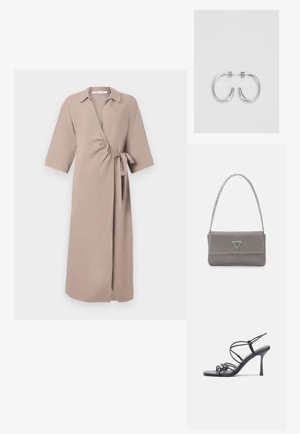 Kerge kangast beež mähkme kleit, millel on V-kaelus, lühikesed varrukad ja vööl seotud aksent. Keskmise pikkusega disain.; Mustad musta värvi kontsandaalid on varustatud peente rihmadega, millel on sõlmekujundus, siledad ruudukujulised varbad ja stiilne stilettokonts.; Helehall metallik handbags, millel on kett, kaunistatud väikeste ümmarguste metallist õmblustega ja kolmnurkse brändi logoga.; Hõbedast rõngaskõrvarõngad sileda ja läikiva pinnaga, kõveriku kujuga ning postitaksega sulgur. Minimalistlik disain kaasaegse viimistlusega.