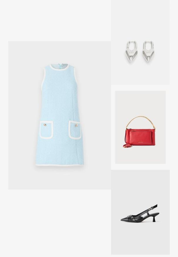 Svetlo modra brezrokavna obleka iz teksturirane tkanine, opremljena z belimi obrobami, dvema žepoma na prsih in okroundimi zlatimi gumbi.; Črne usnjene sandale središnje zaponke z ostro konico, okrasnimi trakovi z kovinskimi očesi in nizko blokasto peto. Teksturirana površina.; Rdeča usnjena torbica z zloženim zaključkom, zlato verigo in trak, sprednja žepna zadrga ter izdelek z embosiranim logotipom. Kompaktna in strukturirana zasnova.; Srebrni ključavnice v obliki srca z vgraviranima besedama "DA" in "NE", s poliranim zaključkom, simetričnim dizajnom in robustnim kovinskim nosilcem.