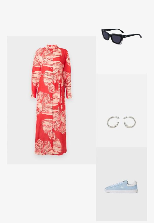 Sarkanas garās piedurknes kleita ar apkakli, ar baltu ziedu rakstu un saišu jostu. Izgatavota no viegla auduma ar pogu aizdari.; Gaiši zilas ādas kedas ar baltām auklām un gumijas zoli. Iekļauj nelielu sudraba logotipu sānos un baltu ādas papēža cilpu.; Melni pārmēru saulesbrilles ar ģeometrisku formu, kas aprīkotas ar tumšiem stikliem un kontrastējošu pelēku akcentu uz rāmja. Logo uz kājas.; Sudraba riņķveida auskari ar gludu, noapaļotu dizainu un spīdīgu, pulētu apdari. Raksturīga minimālisma forma ar nelielu atvērumu.