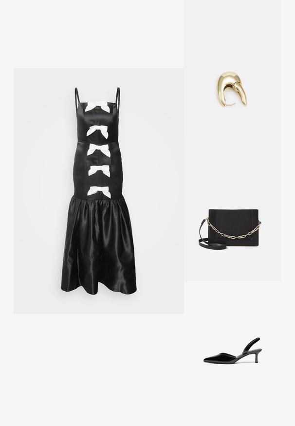 Čierne saténové šaty s bielymi mašľami, tenkými ramienkami, priliehavým telom a rozšíreným, riaseným lemom. Hladká textura a klasický dizajn.; Čierne lakované kožené lodičky na podpätku so špicatou špičkou, nízkym stiletto podpätkom a elegantným, jednoduchým dizajnom bez zdobení.; Čierna kožená crossbody taška s hladkou textúrou, obdĺžnikovým tvarom a kovovým reťazovým detailom na prednej strane. Súčasťou je nastaviteľný popruh.; Náušnice z kovu v zlatej farbe s elegantným, zakriveným dizajnom. Majú charakteristický špicatý tvar, leštený povrch a uzáver na pánt.