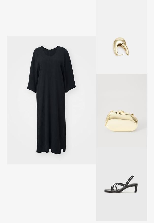 Černé šaty po kolena s volným střihem, mají kulatý výstřih a tříčtvrteční rukávy. Texturovaná látka se jemným vzorem.; Černé sandály na tenkém podpatku se čtveratou špičkou a nízkým blokovým podpatkem. Mají několik tenkých popruhů a nastavitelné zapínání okolo kotníku. Vyrobeny z hladké kůže.; Metalická zlatá kabelka s hladkým, zaobleným tvarem, opatřená horním zapínáním na knoflík a malým řetízkovým popruhem pro nošení.; Náušnice ve zlatém tónu z kovu s elegantním zakřiveným designem. Vyznačují se jedinečným špičatým tvarem, lesklým povrchem a závěsem na kloub.