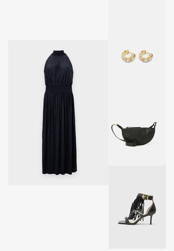 Vestido de alças em azul marinho escuro, com tecido plissado, cintura franzida e uma silhueta fluida e longa. Textura suave por toda a peça.; Sandal de salto alto preto com detalhe em franjas, tira no tornozelo com acabamento em dourado, ponta quadrada plana e duas tiras cruzadas na parte frontal.; Bolsa transversal de couro preto com formato de meia-lua, superfície texturizada, fecho dourado e alça plana. Design compacto adequado para itens essenciais.; Brincos de argola dourados com um design texturizado e três cristais transparentes em um lado, oferecendo uma estética geométrica moderna.