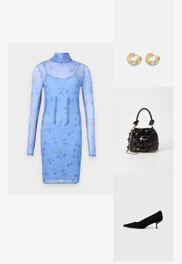 Blå blomstret mesh kjole med lange ærmer, høj halsudskæring og tre lodrette syninger som designdetalje. Har en tætsiddende silhuet.; Sort ruskind højhælet sko med spids tå og en slank, lav hæl. Glat tekstur med et strømlinet design, uden synlig hardware.; Sort pailette mini håndtaske med en knyttet struktureret rem og sølv kæde. Rund form med samlet top og reflekterende detaljer.; Guldøreringe med en struktureret design og tre klare krystalaccenter på den ene side, der tilbyder en moderne geometrisk æstetik.