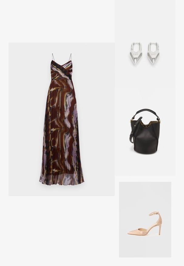 Pružna maxi haljina s tankim trakama, s naboranim dizajnom u nijansama smeđe, ljubičaste i crne boje, s apstraktnim uzorkom.; Nude patentna kožna cipela s uskim vrhom, kaišem oko gležnja i štiklom, koja se odlikuje glatkom teksturom i minimalističkim dizajnom.; Crna kožna torba u obliku kante s teksturiranim završetkom, zlatnim metalnim detaljima i otvorenim vrhom. Ima kratku dršku i podesivu rame. ; Srebrni padlockovi u obliku srca s ugraviranim tekstovima "DA" i "NE", s poliranim završnim obradama, simetričnim dizajnom i robusnim metalnim kopčanjem.