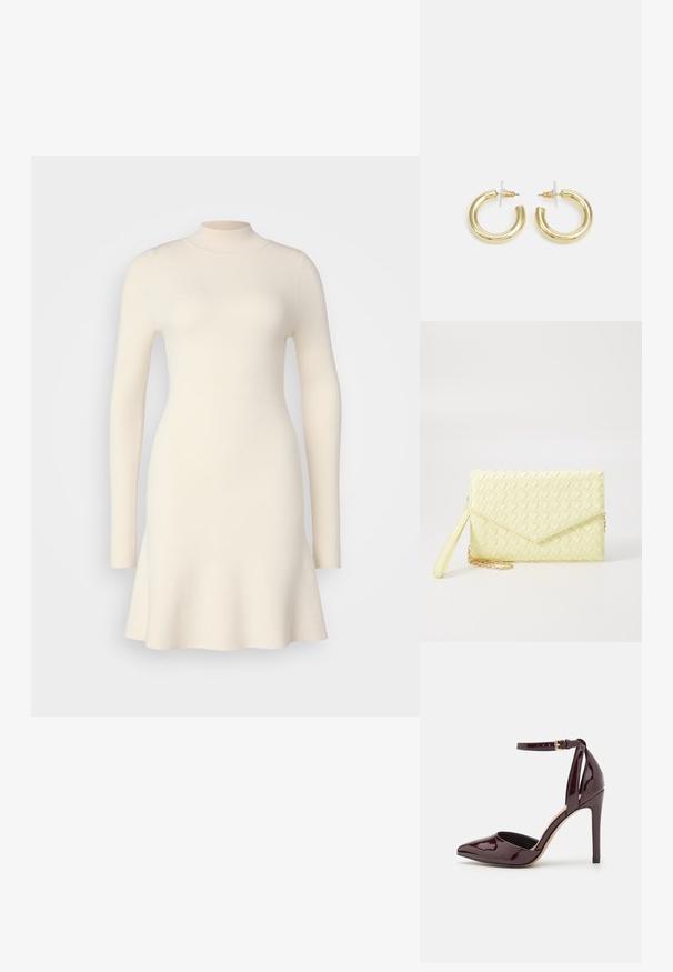Hosszú ujjú, halvány fehér kötött ruha magas nyakkivágással és bővülő szegéllyel, sima textúrával és illeszkedő felsőrésszel.; Burgundi színű lakkbőr magassarkú cipő, hegyes orral, bokapánttal és 10 cm-es tűs sarkal. Simább textúra és minimális díszítések jellemzik.; Sárga szőtt pénztárca, hajtogatott dizájnnal, levehető csuklópánttal és arany színű lánc díszítéssel. Simább textúra és téglalap alak.; Arany fülbevalók sima, fényes felülettel. Kör alakú dizájn, amely kis kapoccsal és átlátszó tartozékkal rendelkezik a biztonságos viselés érdekében.
