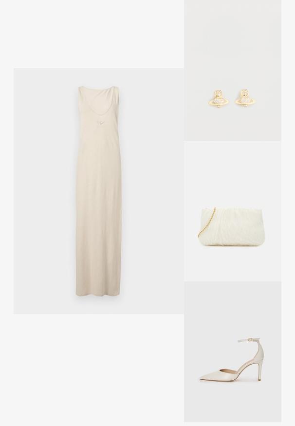Abito maxi senza maniche beige realizzato in tessuto morbido con scollo a barchetta e dettagli ricamati sul petto. Texture liscia, lunghezza fino al pavimento.; Scarpa col tacco alto in pelle bianca con punta affusolata, cinturino alla caviglia e tacco a stiletto sottile. Texture liscia con una finitura leggermente lucida.; Clutch bianco con texture e design arricciato, dotato di una tracolla in catena dorata. Finitura liscia con leggere ondulazioni e bordi arrotondati.; Orecchini a moneta in tono oro con design di Saturno, caratterizzati da una fascia testurizzata e cristalli circolari incastonati per un tocco di brillantezza in più.
