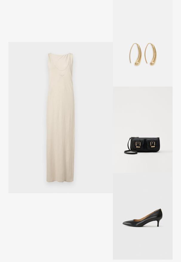 Beige, mouwloze maxi-jurk gemaakt van zachte stof, met een ronde hals en geborduurde details op de borst. Soepele textuur, van vloerlengte.; Zwarte leren pump met een puntige teen, lage hak en een gladde textuur. Heeft een lichte opening aan de voorkant en minimale hardware aan de achterkant.; Zwarte leren schoudertas met twee vo pockets, gouden gespen, ritsluiting en een smalle band. Tekstuur oppervlak en compacte rechthoekige vorm.; Gouden metalen oorbellen in de vorm van een gebogen, verlengde hoop. Kenmerkend zijn het gladde, glanzende oppervlak en de afgeronde punt voor extra detail.