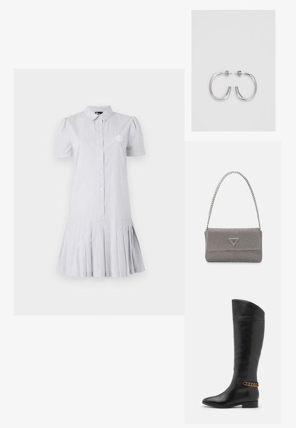 Svītru kleita gaiši zilā un baltā krāsā, īsās pūkainās piedurknes, pogu priekšpuse un krokotas apakšdaļa. Iespējams sīks izšūts logo uz krūšu.; Augstas melnas ādas zābaki ar plūstošu dizainu, pointētām purngalēm un zelta ķēdes akcentu ap potīti. Zems bloku papēdis. Gluda tekstūra.; Gaiši pelēka metāla rokassoma ar ķēdes siksnu, rotāta ar mazām apaļām metāla kniedēm un trīsstūra zīmola logo.; Sudraba riņķveida auskari ar gludu, spīdīgu apdari. Apaļas formas, viegla dizaina, ar aizdari uz stieples.