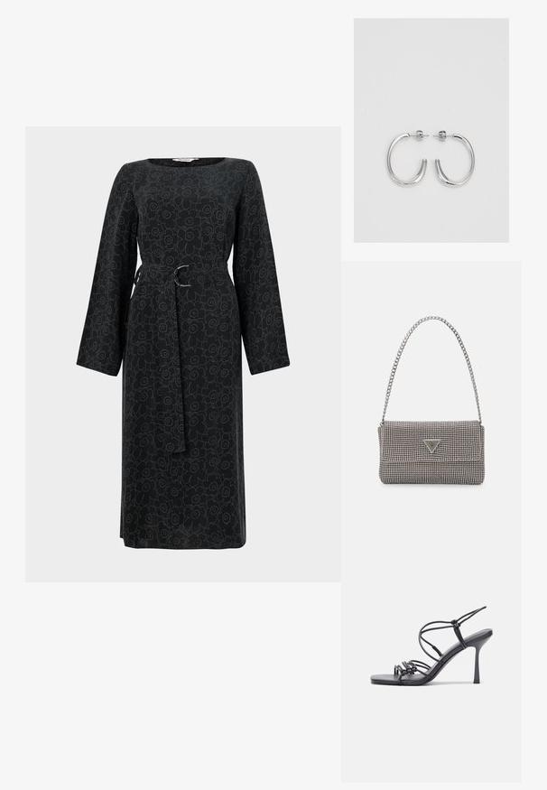 Svart långärmad klänning med ett blommönster i en ljusare nyans, med knytning vid midjan och fyrkantig halsringning. Tillverkad av lättviktigt tyg.; Svarta högklackade sandaler har tunna remmar med en knuten design, en slät fyrkantig tå och en smal stilettklack.; Ljusgrå metallisk handväska med kedjestropp, prydd med små cirkulära metallnitar och en triangulär logotyp.; Silverfärgade hängande örhängen med en slät, blänkande yta. Rundad form, lätt design, med ett stift- och bakstängning.