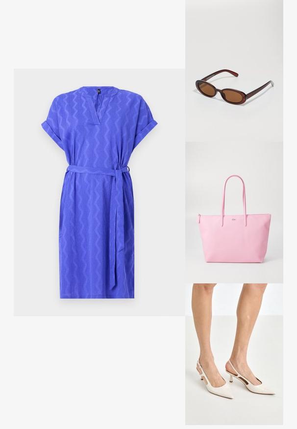 Kratký rukáv, šatník po kolená v jasne fialovej farbe, s cik-cak vzormi, v výstrihu do V a zodpovedajúcim pásom v páse. Textúrovaná látka.; Bežové lakované lodičky na podpätku so špicatou špičkou a 5 cm podpätkom, s výrezmi po stranách a tenkým remienkom okolo členka.; Okrúhle slnečné okuliare s hnedým nádychom a lesklým burgundským rámom. Úzke ramená s jemným brandovaním. Plochej šošovky dizajn.; Ružová taška na rameno vyrobená z textúrového materiálu, so zvýraznenými dlhými užšími rúčkami a embosovaným logom na prednej strane. Zips na vrchnej strane.