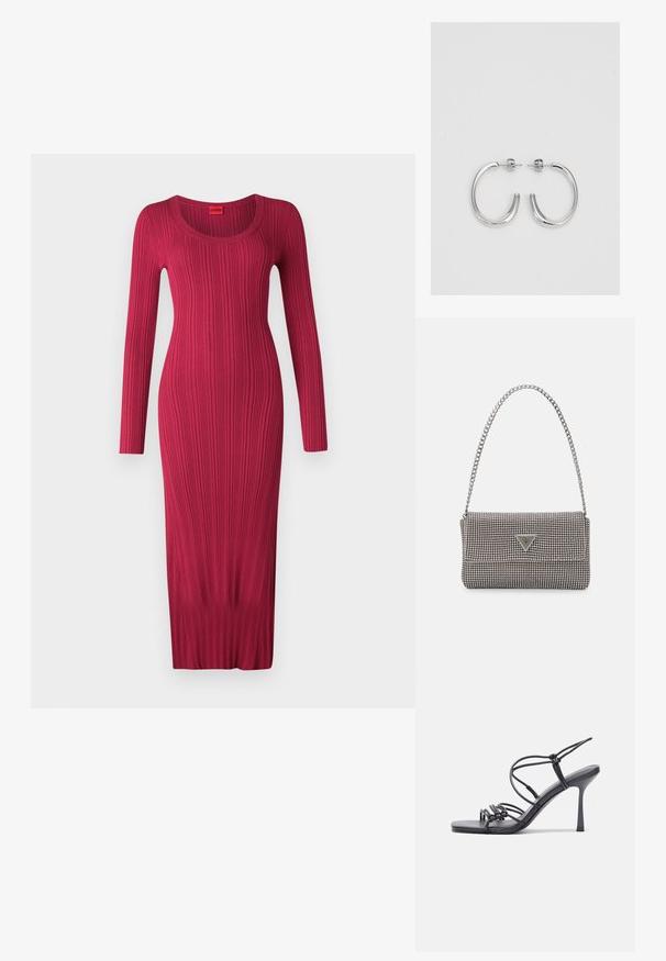 Hosszúujjú, bordázott kötött ruha fukszia színben, kerek nyakkivágással. Testhez álló fazonú, és a vádli középig ér.; Fekete magas sarkú szandálok vékony pántokkal, csomózott mintával, sima négyzetes orral és karcsú stiletto sarkal rendelkeznek.; Világosszürke fémes kézitáska lánc pánttal, kis kör alakú fém kifinomult díszítéssel és háromszög alakú márkagéppel.; Ezüst karika fülbevalók sima, fényes felülettel. Lekerekített forma, könnyű kialakítással, tűs zárómechanizmussal.