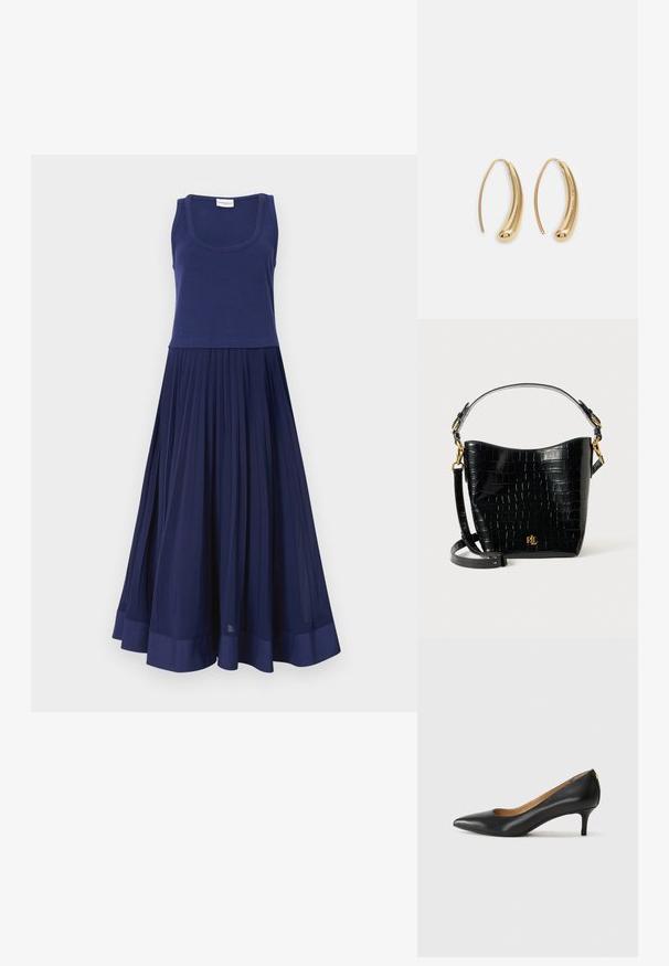 Granatowa sukienka z dopasowanym topem na ramiączkach i plisowanym dołem. Wykonana z miękkiego materiału o gładkiej teksturze. U dołu znajduje się solidna granatowa taśma.; Czarne skórzane szpilki z wąskim noskiem, niskim obcasem i gładką fakturą. Posiadają lekko otwarte przody i minimalne okucia z tyłu.; Czarna torba ze skóry z tłoczeniem w krokodylą skórę o zaokrąglonym kształcie, z akcentami ze złotego metalu, regulowanym paskiem oraz detalem logo z przodu.; Złote metalowe kolczyki w kształcie obręczy o zakrzywionym, wydłużonym kształcie. Posiadają gładką, błyszczącą powierzchnię oraz zaokrąglony koniec dla dodatkowego efektu.
