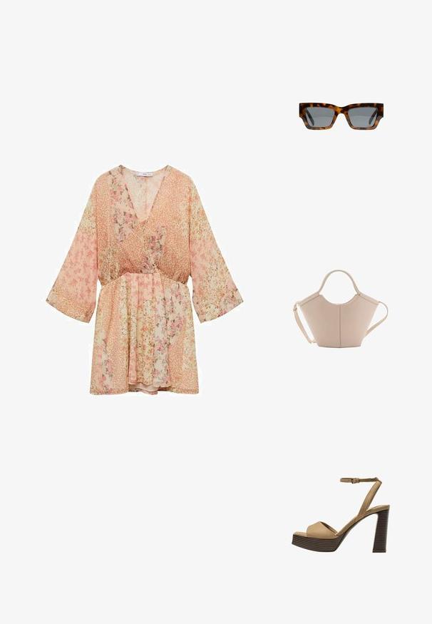 Blomsterprintet kjole i nuancer af rosa, med V-hals, brede ærmer og snøret talje for facon, lavet af letvægts, gennemsigtigt stof.; Beige ruskinds højhælede sandaler med en bred foranrem og ankelrem, der har en kraftig træblokhæls struktur.; Skildpaddemønstrede solbriller med vinkelformede rammer, grå linser og en glat overflade. Har et iøjnefaldende geometrisk design og tykke stænger.; Lysebrun læderhåndtaske med en unik form, featuring to korte håndtag og et langt justerbart rem. Glat tekstur med minimal hardware.