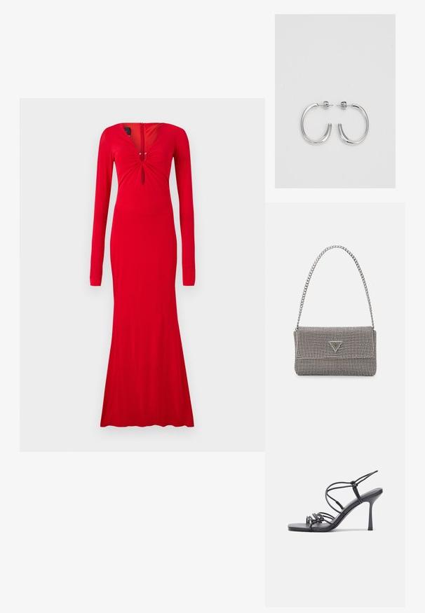 Raudona ilgomis rankovėmis su V formos iškirpte, su pynimu prie krūtinės ir hugo siluetu, kuris platėja apačioje. Lygus audinio tekstūra.; Juodos aukštakulnės sandalai pasižymi plonyčiais dirželiais su mazgo dizainu, lygiu kvadratiniu pirštu ir elegantišku stiletto kulnu.; Šviesiai pilka metalinė rankinė su grandinėlės dirželiu, papuošta mažais apvaliais metaliniais smeigėmis ir trikampiu prekės ženklu.; Sidabrinės auskarai žiedai su lygiu, blizgiu paviršiumi. Suapvalinta forma, lengvas dizainas, su uždarymu ant smeigtuko.