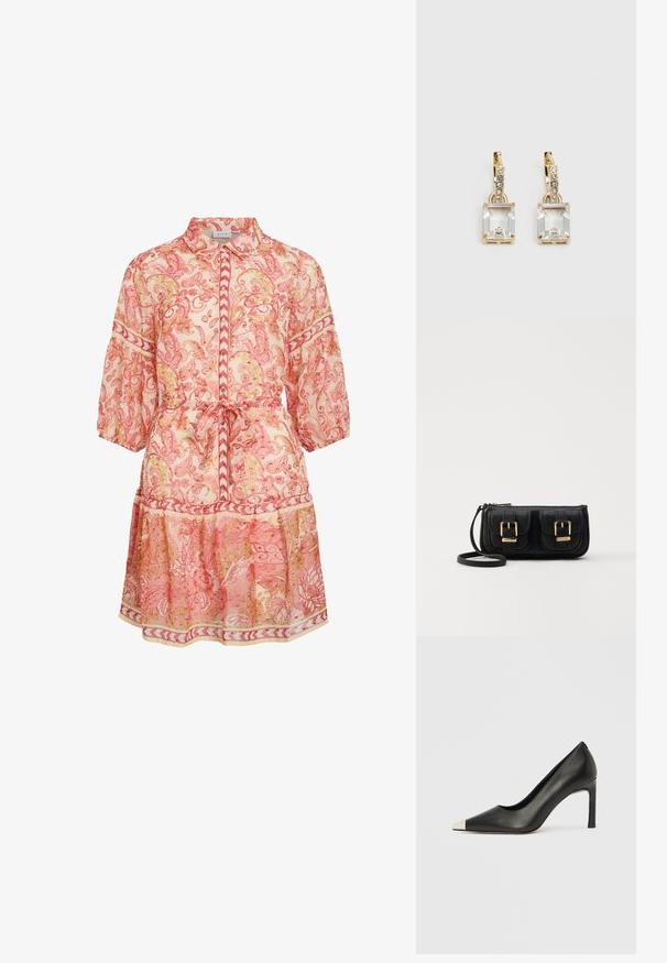 Selge roosa paisley kleit kolmveerandiste varrukatega, nööbiga ees, puusakummiga ja kihilise seeliku mustriga äärisega.; Mustast nahast kõrge kontsaga king terava varba ja metallik hõbedase otsikuga. Iseloomustab sile viimistlus ja sihvakas 10 cm konts.; Must küllastamata nahast õlakott, millel on kaks esist nähtavat taskut, kuldsed pandlad, tõmblukuga sulgemine ja peen rihm. Tekstuuriga pind ja kompaktne ristkülikukujuline kuju.; Kuldtooni kõrvarõngad, millel on ristkülikukujuline, selge kristall, mis ripub allapoole väikeste ümmarguste selgete aktsentide rida. Viimistletud, kaasaegne disain.