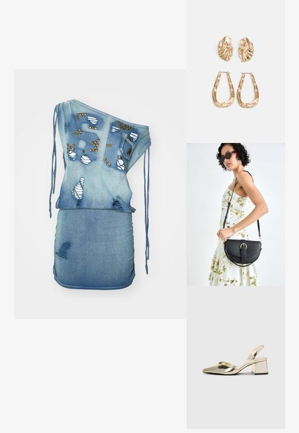 Sukienka dżinsowa z jednym ramiączkiem, w jasnoniebieskim kolorze, postrzępiona z przetarciami, ozdobnymi ćwiekami i akcentami z troczkami. Dopasowana sylwetka.; Złote, metaliczne szpilki z boku z wydłużonym noskiem i grubym obcasem. Gładka faktura, minimalistyczny design i wąski pasek.; Czarna skórzana torebka o zakrzywionym kształcie, z odpinanym paskiem i złotymi akcentami. Torebka posiada klapę z zapięciem w kształcie klamry.; Złote kolczyki w odcieniu, prezentujące teksturowane, faliste kształty. Zawierają rzeźbiarskie klipsy i otwarty projekt kółek z młotkowanym wykończeniem.