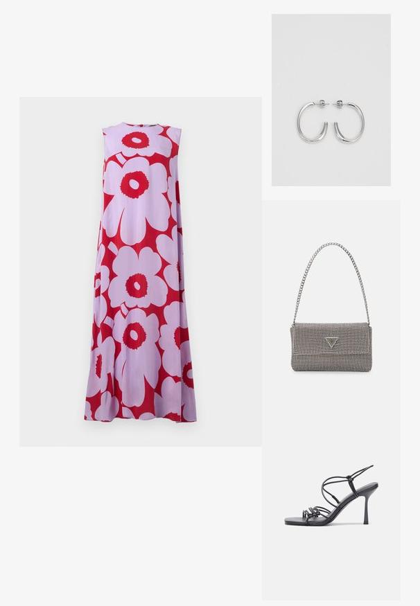 Hihaton maksimekko kevyestä kankaasta, jossa on suuret punaiset ja vaaleanpunaiset kukkakuviot vaaleanvioletilla taustalla. Pyöreä pääntie.; Mustat korkokengät sandaalit, joissa on ohuet hihnat solmittuna, sileä neliön muotoinen varvasosa ja tyylikäs stiletto-korko.; Vaalea harmaa metallinen käsilaukku, jossa on ketjusanka. Laukku on koristeltu pienillä pyöreillä metallikoruilla ja kolmion muotoisella brändilogolla.; Hopeiset korvarenkaat, joissa on sileä ja kiiltävä pinta, kaareva muoto ja piikkikiinnitys. Minimalistinen muotoilu modernilla viimeistelyllä.