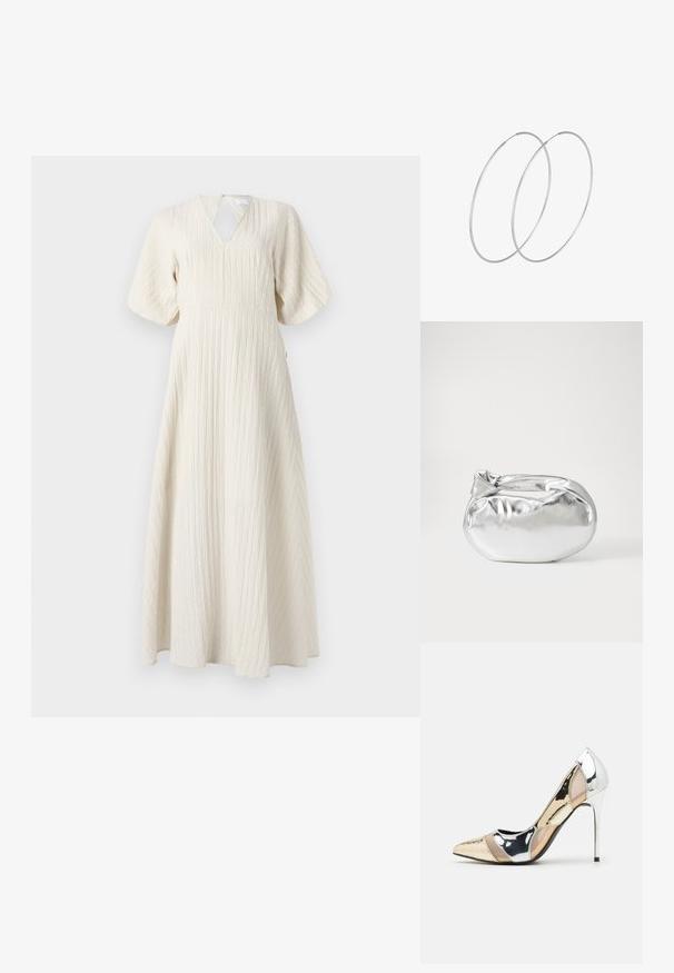 Abito lungo off-white, caratterizzato da un tessuto a pieghe testurizzato, scollo a V, maniche corte svasate e una silhouette ad A.; Scarpa con tacco alto a punta, con una combinazione di colori argento, oro e nudo. Finitura lucida con design a ritaglio, con tacco a stiletto.; Borsa a pochette metallica argentea con una forma morbida e arrotondata e chiusura superiore annodata. Realizzata in materiale sintetico morbido.; Orecchini a cerchio in argento con un design minimalista. Forma circolare, superficie liscia e profilo sottile. Leggeri con una finitura lucida.