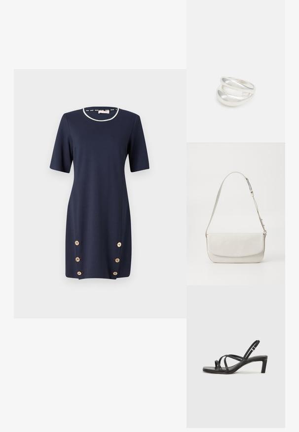 Mørkeblå kjole med korte ærmer, rund udskæring og dekorative guldknapper langs siden. Lavet af et glat, strækbart stof.; Sort remsandale med firkantet tå og en lav blokeret hæl. Har flere tynde stropper og en justerbar ankelrem. Fremstillet af glat læder.; Hvid læder skuldertaske med glat finish, rektangulær form, klaplukning og justerbar rem. Enkel syning detaljer.; Sølvring med dobbeltbånd og en glat, poleret overflade. Den har et flydende, buet design med overlappende sektioner for et moderne udtryk.