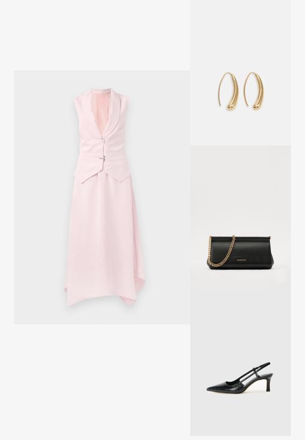 Gaiši rozā bezpiedurkņu kleita ar šāla apkakli, asimetrisku apakšmalu un divām dekoratīvām sudraba sprādzēm jostasvietā. Gluda, teksturēta auduma.; Melna patent āda ar slīdošo papēdi un smailo purngalu, ar teksturētu čūsku drukājumu, regulējamu siksniņu un īsu teksturētu blokpapēdi.; Melns ādas apliecības soma ar zelta ķēdes siksnu, ar gludu tekstūru, taisnstūra formu un izspiestu zīmolu uz priekšpuses.; Zelta toņu metāla gredzena auskari ar izliektu, pagarinātu formu. Ar gludu, spīdīgu virsma un noapaļotu galu papildu detaļām.