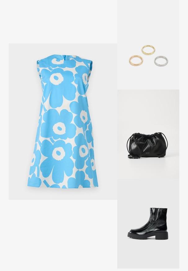 Sininen kukkamekko, jossa on suuria valkoisia daisy-kuvioita, lyhyet hihat, pyöreä kaula-aukko ja takasuljenta. Valmistettu kevyestä kankaasta.; Mustat nilkkurit, joissa on kiiltävä patenttinahkafarba, paksu musta kumipohja ja korkeampi korko; sisältää hienovaraisen logon yksityiskohdan sivussa.; Musta nahkainen käsilaukku, jossa on kerroksellinen muotoilu, kaksinkertainen nauhakiinnitys ja irrotettava olkahihna. Sisältää metallisen logo-yksityiskohdan.; Kolme metallirengasta: yksi ruusukultainen, yksi kultainen teksturoiduilla yksityiskohdilla ja yksi hopeinen, kaikki kaiverretulla brändäyksellä sisäpuolella.