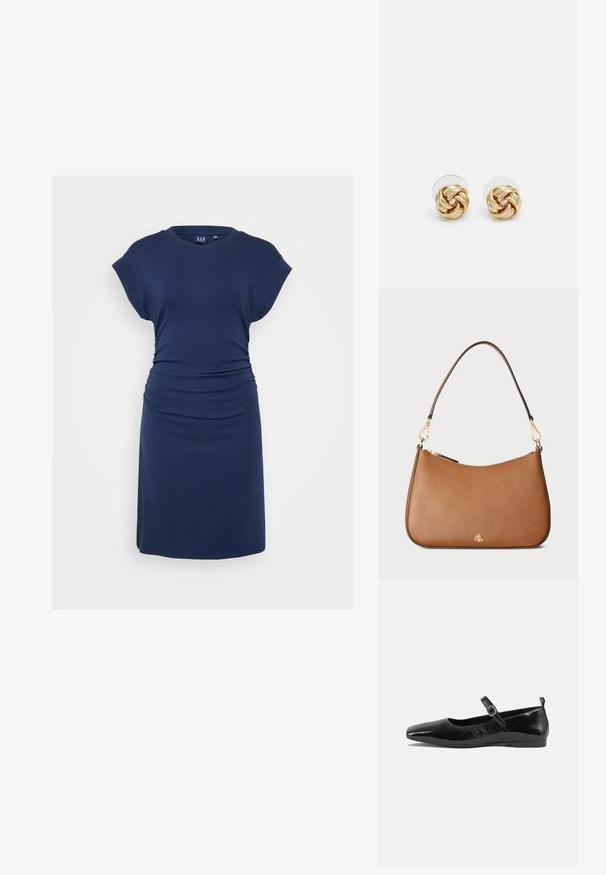 Tumed sinine kleit pehmest kangast, millel on lühikesed varrukad, ümmargune kaelus, kogutud külgedega detailid ja vormiv siluett.; Mustmust musta nahk king, millel on terav nina, pahkluu rihm koos pandlaga ja sile, läikiv tekstuur. Madal konts mugavuse tagamiseks.; Pruun tekstuuriga nahast kott, millel on kaarjas kuju, kuldtoonist detailid ja üks õlapael. Omab lukuga sulgemist ja logo detaili.; Kuldse tooni sõlm kõrvarõngad, millel on keeratud disain. Igal kõrvarõngal on ringikujuline läbipaistev tagaosa, mis tagab kindla kandmise.