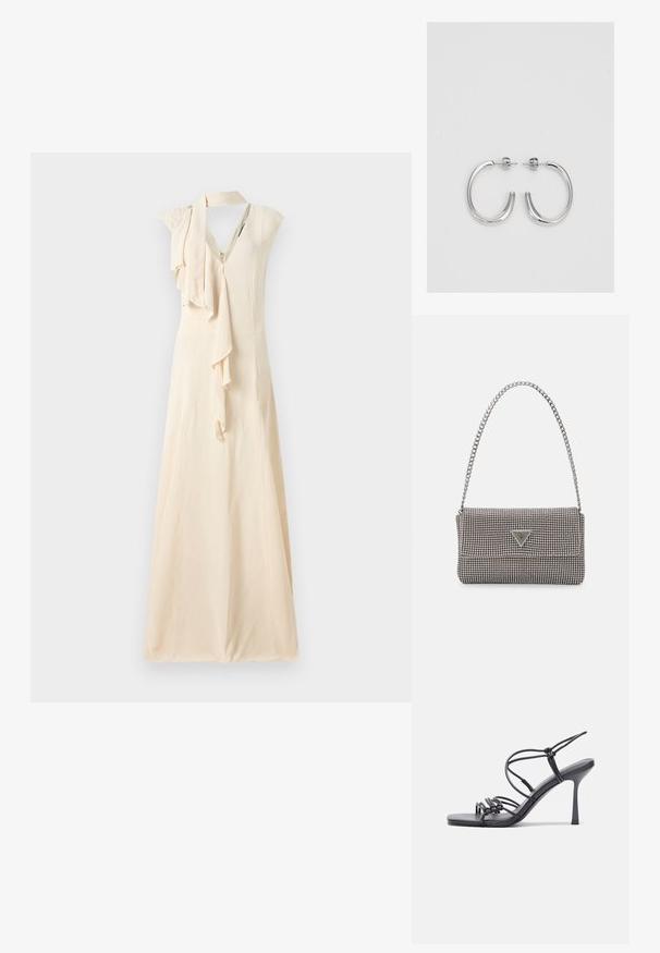Vestido bege sem mangas com um decote V profundo, tecido fluido e detalhe de babado na frente em cascata. Fecho com zipper nas costas.; As sandálias de salto alto pretas apresentam tiras finas com um design em nó, uma biqueira quadrada lisa e um elegante salto agulha.; Bolsa metálica cinza claro com uma alça de corrente, adornada com pequenos rebites metálicos circulares e um logótipo triangular da marca.; Brincos de argola prateados com um acabamento suave e brilhante. Forma arredondada, design leve, com fecho de pino.