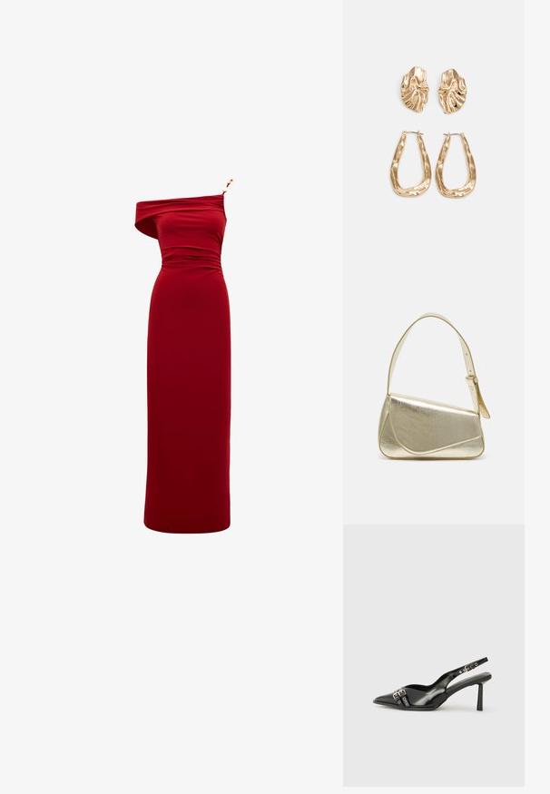 Czerwona sukienka z odkrytymi ramionami, dopasowaną górą, marszczeniami oraz złotym akcentem na ramiączku. Wykonana z miękkiego, elastycznego materiału.; Czarne lakierowane buty typu slingback z ostrym noskiem, paskami na kostkach z srebrnymi klamrami i elementami metalowymi oraz smukłym obcasem.; Złota metaliczna torebka o strukturalnym designie, gładkiej powierzchni i regulowanym pasku. Charakteryzuje się unikalnym trójkątnym kształtem i minimalistycznym przeszyciem.; Złote kolczyki w odcieniu, prezentujące teksturowane, faliste kształty. Zawierają rzeźbiarskie klipsy i otwarty projekt kółek z młotkowanym wykończeniem.