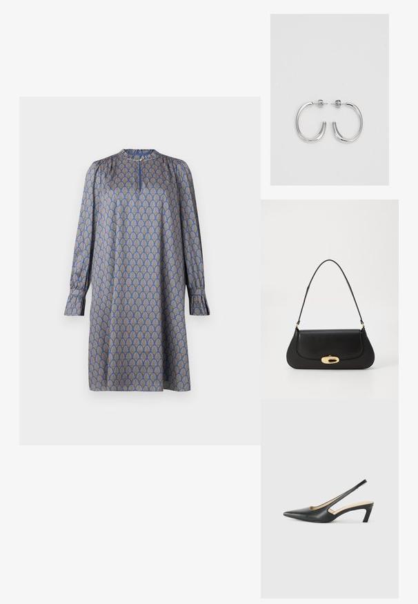Langærmet kjole i blåt stof med et gentaget gult mønster af stiliserede skaller. Har en rund halsudskæring og samlede ærmer.; Sorte spidse slingback-sko med en lav hæl, lavet af glat læder og med udskæringer på siden for åndbarhed.; Sort læderhåndtaske med et buet design, guldfarvet hardware og en øverste håndtag. Har en strømlinet lukning og en glat tekstur.; Sølv hoop øreringe med en glat, skinnende overflade. Rundet form, letvægtsdesign med post-back lukning.