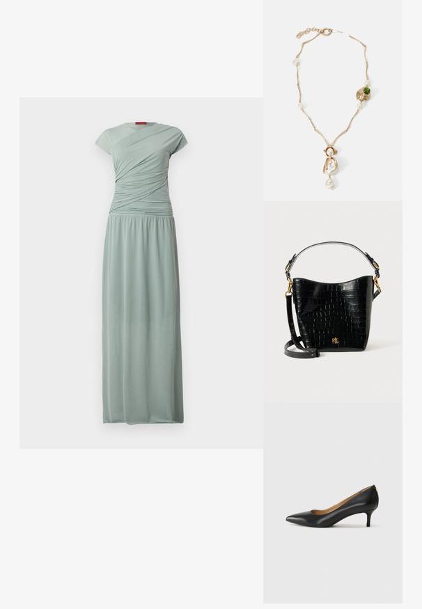 Dolga, oprijeta obleka iz svetlo zelene tkanine. Ima kratke rokave in nabrano oprsje, ki se spušča do zbrana, elastičnega pasu.; Črne usnjene črpalke s koničastim nosom, nizko peto in gladko teksturo. Imajo rahlo odprtino spredaj in minimalno opremo zadaj.; Črna torbica iz usnja z embosiranim krokodiljim vzorcem, ukrivljene oblike, z zlatimi akcenti, nastavljivim trakom in podrobnostjo logotipa spredaj.; Zlatotona ogrlica s uvrnutim karikama, bijelim biserima i zelenim kamenim akcentom. Sadrži složene detalje i kopču za zatvaranje.