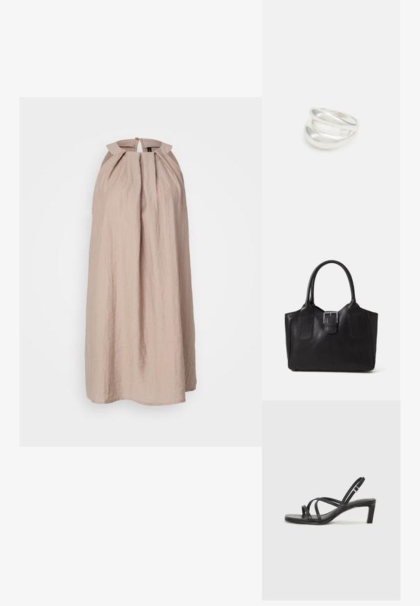 Bež obleka z izrezom za vrat, ki ima zguban sprednji del, ključavnico na hrbtu z gumbom in lahek teksturiran material.; Črne natikače s trakovi in kvadratnim prstom ter nizkim blokastim peto. Imajo več tankih trakov in nastavljiv trak okoli gležnja. Narejene so iz gladkega usnja.; Črna usnjena torba s gladko teksturo, strukturirano obliko, dvema ročkama in izrazitim srebrnim sponko na sprednji strani.; Srebrn dvojni prstan z gladko, polirano površino. Ima tekoč, ukrivljen dizajn z prekrivajočimi se sekcijami za sodoben videz.