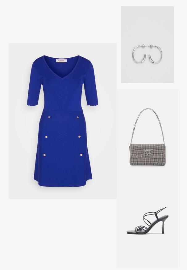 Morgan Džemperkleita - royal; Melnas augstpapēžu sandales ar plāniem siksniņām un mezgla dizainu, gluda kvadrātveida purngalu un elegantu stiletto papēdi.; Gaiši pelēka metāla rokassoma ar ķēdes siksnu, rotāta ar mazām apaļām metāla kniedēm un trīsstūra zīmola logo.; Sudraba riņķveida auskari ar gludu, spīdīgu apdari. Apaļas formas, viegla dizaina, ar aizdari uz stieples.