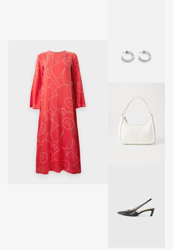 Červené maxi šaty s dlouhými rukávy, velkým světle růžovým abstraktním květinovým vzorem a kulatým výstřihem na bílém pozadí.; Černý špičatý slingback s nízkým podpatkem, vyrobený z hladké kůže, s výřezem na boku pro lepší prodyšnost.; Bílá kožená kabelka s křivkovým tvarem, na přední straně s vyraženým logem "CK" a jediným ramenním popruhem. Zipový uzávěr na vrchu.; Stříbrné kruhové náušnice s hladkým povrchem a řadou malých průhledných kamínků podél spodního okraje, s uzávěrem na kolíček.