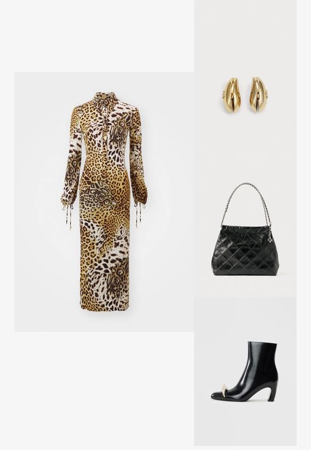 Šaty s leopardím vzorom, s golierom, dlhými rukávmi so sťahovacími manžetami a voľnou siluetou v odtieňoch hnedej a krémovej.; Čierne členkové topánky vyrobené z lesklej kože, s ostrou špičkou a dekoratívnym zlatým a strieborným akcentom vpredu. Dizajn na blokovom podpätku.; Čierna prešívaná kožená kabelka so strieborným retiazkovým uchom, ktorá má štruktúrovaný dizajn a hladkú textúru.; Náušnice zlatého odtieňa s plynulým, zakriveným dizajnom. Každá náušnica má hladký povrch a malú sponu s dekoratívnym prvkom.