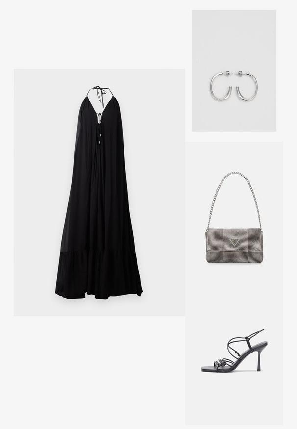 Črna maxi obleka z ovratnikom za vrat, globokim V-izrezom spredaj in zavezovanjem. Ima tekočo silhueto in naguban rob. Lahka tkanina.; Črne visoke sandale na peto imajo tanke naramnice z vozlom, gladek kvadratni toe in eleganten stiletto peto.; Svetlo siva kovinska torbica z verižnim ročajem, okrašena z majhnimi okroglimi kovinskimi bleščicami in trikotnim logotipom blagovne znamke.; Srebrne obročaste uhane z gladko, sijočo površino. Zaobljena oblika, lahka zasnova, z zapiranjem na zatič.