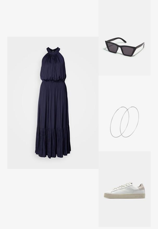 Abito halter blu navy realizzato in tessuto morbido e fluido, con un corpino arricciato, vita elastica e un orlo a balze a strati.; Sneaker bianca in pelle con finitura liscia, dettagli in suede beige, punta rotonda, design con stringhe piatte e suola in gomma testurizzata.; Occhiali da sole neri e angolari con lenti grigie; realizzati in plastica, con aste spesse dalla superficie liscia e senza hardware visibile.; Orecchini a cerchio in argento con un design minimalista. Forma circolare, superficie liscia e profilo sottile. Leggeri con una finitura lucida.