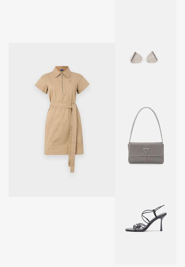 Tan kortermet kjole laget av bomull, med glidelås ved halsen og et belte i matchende stoff. Rett snitt med en subtil logo-detalj.; Svart høye hælsandaler har tynne stropper med en knyttet design, en glatt firkantet tå og en elegant stiletto-hæl.; Lys grå metallisk håndveske med kjedehank, dekorert med små sirkulære metalliske nagler og en triangel merkevarelogo.; Sølvmetalløreringer med en jevn, dråpeform og en polert finish. Subtile graveringer legger til detaljer. Minimalistisk design.