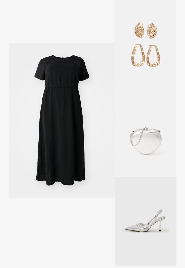 Schwarzes Maxikleid mit kurzen Ärmeln, das mit Spitzenverzierungen am Oberteil, einem runden Ausschnitt und einer gerafften Taille für eine lockere Passform versehen ist.; Silberner Slingback-High-Heel-Schuh mit spitz zulaufender Zehenpartie, metallic-finish, zwei dekorativen Riemen und einem schlanken Absatz mit schwarzer Spitze.; Herzförmige metallische silberne Clutch-Tasche mit glatter Textur, Druckverschluss und einem silbernen Kettenriemen.; Ohrringe in Goldoptik mit strukturierten, gewellten Formen. Beinhaltet skulpturale Clip-Ohrringe und ein offenes Hoop-Design mit gehämmertem Finish.