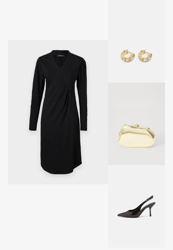 Svart långärmad klänning med V-ringning och asymmetrisk drapering. Tillverkad av mjukt tyg, har den en rundad fåll och subtil sömdetaljering.; Högklackad slingback-sko i blankt mörkbrunt lackläder, spetsig tå, öppna sidor och justerbart ankelsnöre.; Metallisk guldclutch med en slät, rund form, som har en knappstängning på toppen och ett litet kedjehandtag för bärande.; Guld hoops med en texturerad design och tre klara kristallaccentuer på ena sidan, vilket ger en modern geometrisk estetik.