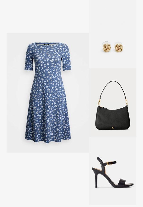 Blå blomstret kjole med korte ermer og rund hals. Laget av mykt stoff med et utsvingt skjørt, prydet med små hvite blomstertrykk.; Sorte høyhælte sandaler med glatt skinnoverside, åpen tå og et enkelt stroppdesign med en gullspenne som aksent.; Svart lærveske med en strukturert design, med glidelås, avtakbar stropp og detaljer i gull.; Gullfarget knute stud-øreringer med en vridd design. Hver ørering har en sirkulær klar bakside for sikker bruk.