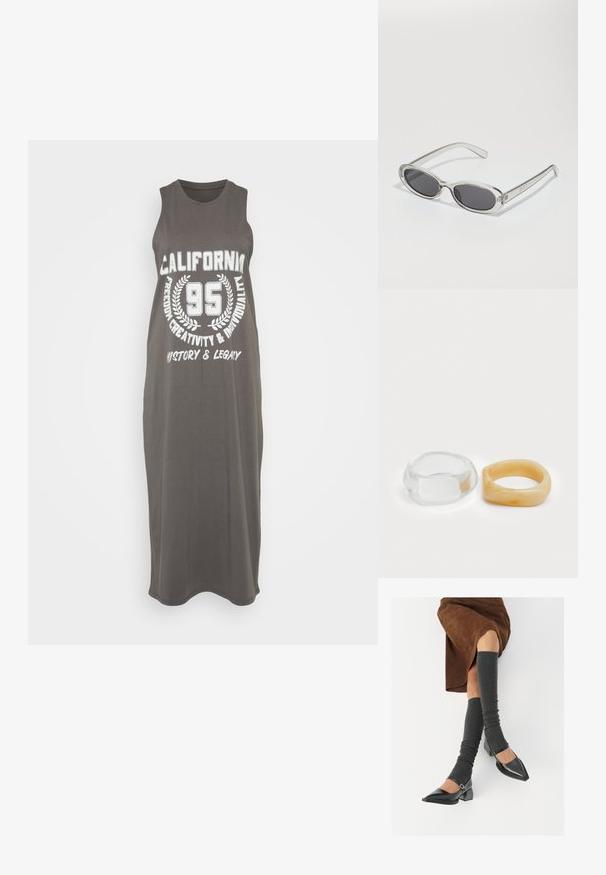 Vestido cinza longo sem mangas em tecido macio, apresentando texto gráfico branco: "CALIFORNIA 95 LIBERDADE CRIATIVIDADE & INDIVIDUALIDADE HISTÓRIA & LEGADO."; Sapatos pretos de pele lacada com biqueira pontuda, salto bloco e tiras no tornozelo, combinados com caneleiras cinzas em malha e uma saia de camurça castanha.; Óculos de sol com formato oval, armação de plástico transparente, lentes cinza-escuro e hastes finas transparentes com detalhes do logótipo e um design minimalista.; Anéis de resina clara e âmbar, um liso e transparente, o outro com um acabamento texturizado em âmbar. Ambos apresentam designs arredondados e robustos.