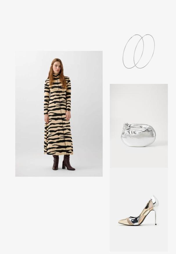 Maxi šaty s rolákem v béžové barvě s černými tygřími pruhy, dlouhé rukávy a uvolněný střih. Nosí se s hnědými kozačkami po kolena.; Lodička s špičatou špičkou a kombinací stříbrné, zlaté a tělové barvy. Lesklý povrch s vykrojeným designem, s jehlovým podpatkem.; Stříbrná kovová taška s měkkým, zaobleným tvarem a uzávěrem s uzlem. Vyrobena z hladké umělé kůže.; Stříbrné kruhové náušnice s minimalistickým designem. Kruh, hladký povrch a tenký profil. Lehká konstrukce s lesklým povrchem.