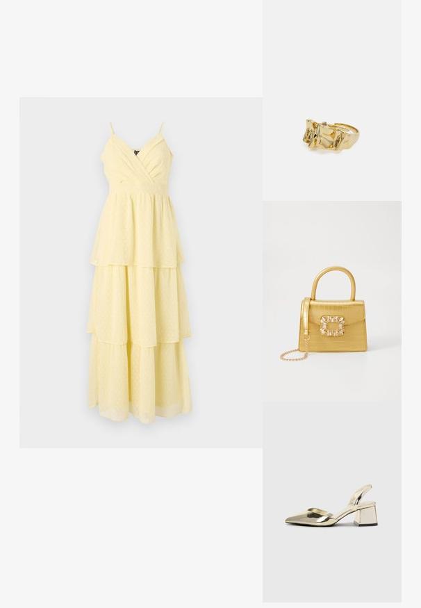 Gelbes, gestuftes Midi-Kleid mit dünnen Trägern, V-Ausschnitt und strukturierten Punkten. Es hat ein eng anliegendes Oberteil und einen fließenden, geschichteten Rock.; Goldene, metallische Slingback-Absätze mit spitzem Zeh und dicker Ferse. Glatte Textur, minimalistisches Design und ein schmaler Riemen.; Gelbe Kunstleder-Handtasche im Krokodil-Look mit strukturiertem Design, Obergriff, abnehmbarem Kettenriemen und dekorativer Kristallverzierung am Verschluss.; Goldring mit strukturiertem, wellenförmigem Design, das drei markante Spitzen aufweist. Glatte, glänzende Oberfläche mit einem offenen Band für einen verstellbaren Sitz.
