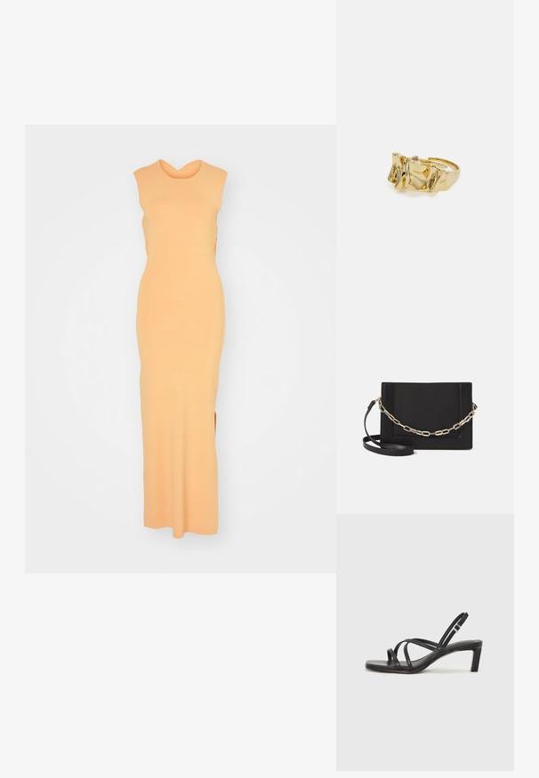 Tettsittende, ermeløs maxi-kjole i mykt oransje strikkemateriale. Har en subtil kryss-halslinje og sideslit for bedre bevegelsesfrihet.; Sorte sandaler med stropper, firkantet tå og lav blokk hæl. Har flere tynne stropper og en justerbar ankelstropp. Laget av glatt lær.; Svart lær crossbody-veske med glatt tekstur, rektangulær form og metallkjede detaljer på framsiden. Justerbar stroppe inkludert.; Gullring med teksturert, bølgete design som har tre fremtredende topper. Glatt, blank overflate med åpen ring for justerbar passform.